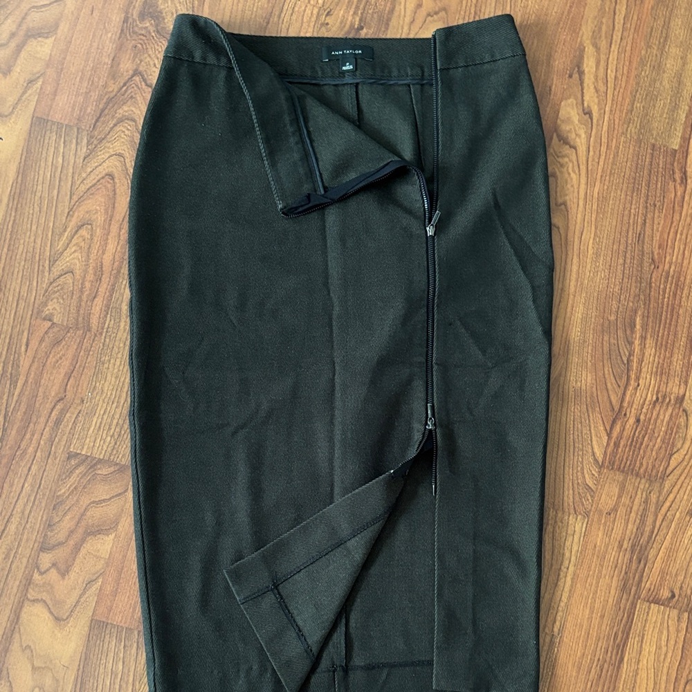 Ann Taylor Dark Forest Green Zipper Pencil Skirt | Size 2